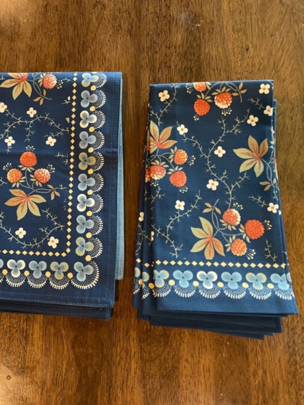 Williams Sonoma BLUE BERRY MEADOW Set of 4 Napkins & Placemats %100 Cotton